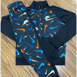 Nike tracksuit boys size 6.